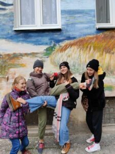 13 листопада 2021 р. юначки з осередку Пласту у Вроцлаві мали екскурсію районом Nadodrze