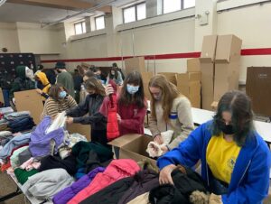 Пластуни Станиці Нью-Йорк збирають гуманітарну допомогу для біженців в Україні