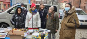 Пластуни Вроцлава допомагають українським біженцям та збирають гуманітарну допомогу