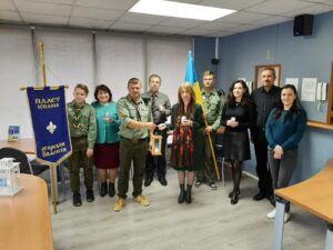 Пластуни передали Вифлеємський Вогонь українській громаді міста Барселона