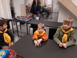 Пластуни з Гельсінкі на своїх сходинах вшанували Героїв Небесної сотні