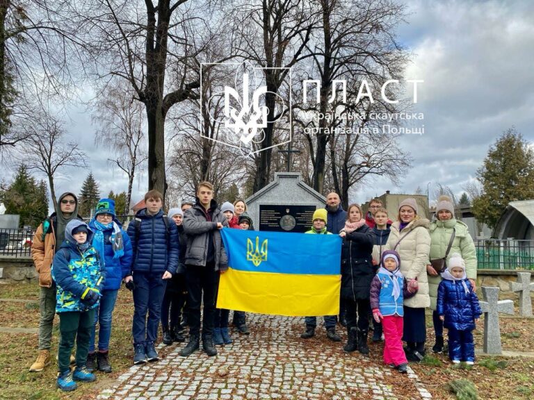 В честь Дня Соборності України пластуни Ряшіва відвідали Міський цвинтар в Ланцуті