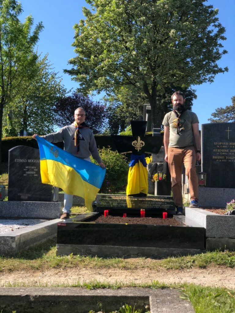 Пластуни Відня упорядковують могили визначних українців, похованих в Австрії