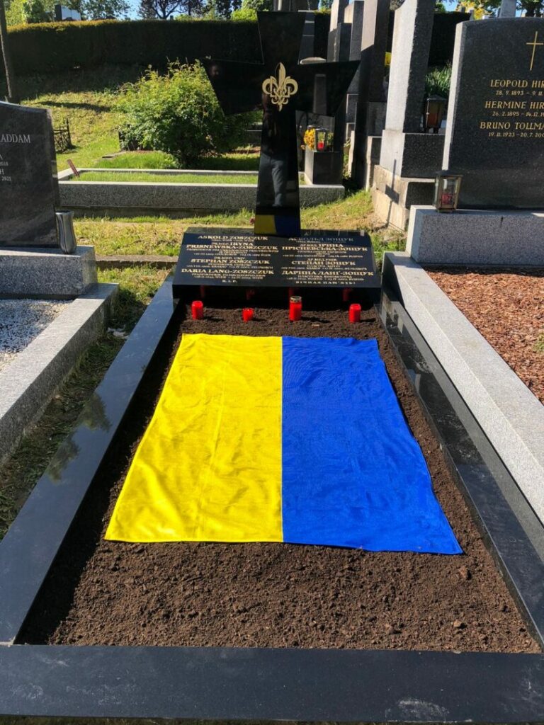 Пластуни Відня упорядковують могили визначних українців, похованих в Австрії