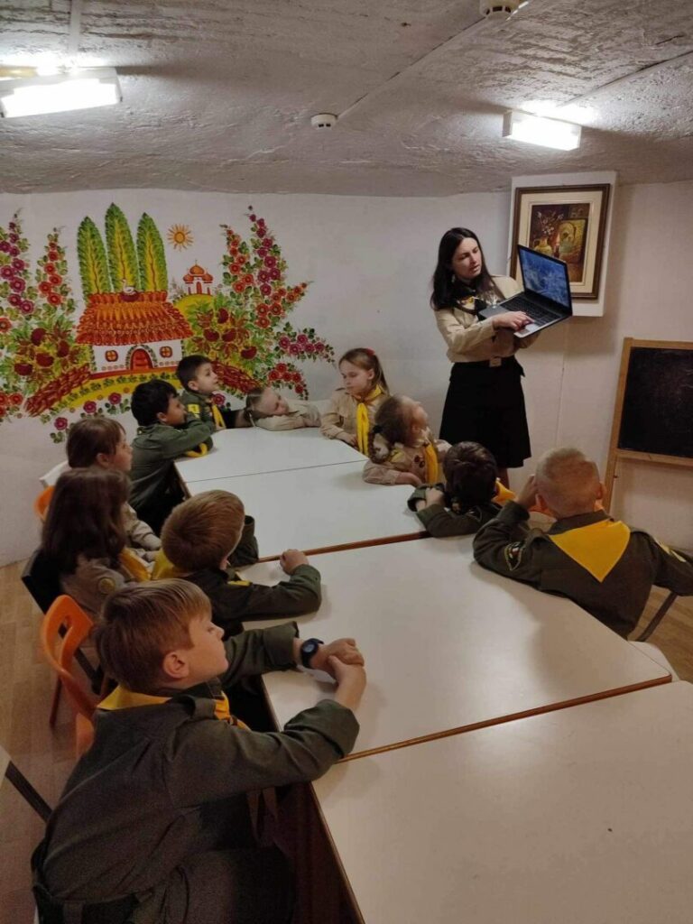 У Парижі відбулись пластові сходини новацького рою “Володарі Чарівного Лісу”