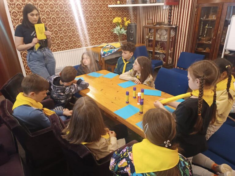 Сходини пластунів осередку Лідс з нагоди Дня Пласту та 100-ліття новацтва