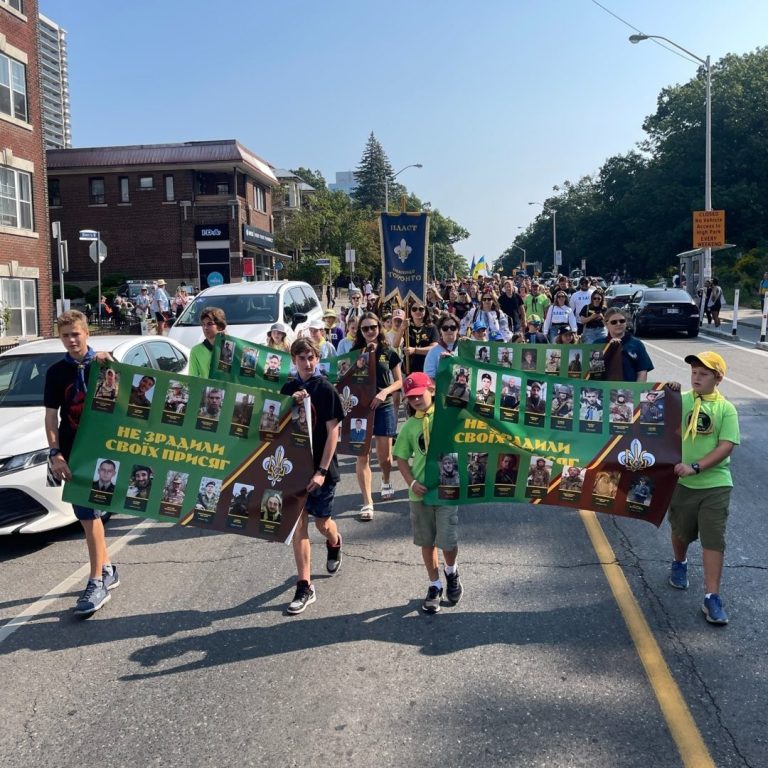 Пластуни станиці Торонто пройшли дефілядою під час BWV Toronto Ukrainian Festival