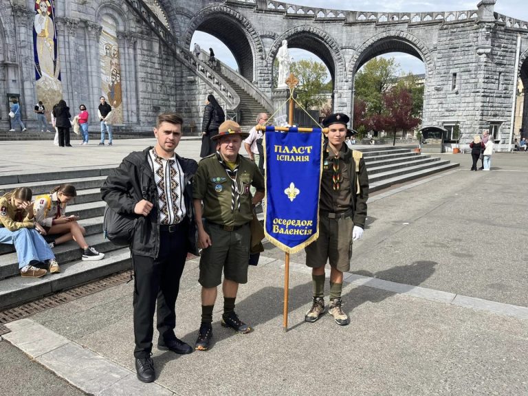 Пластуни Іспанії взяли участь у прощі в Люрді