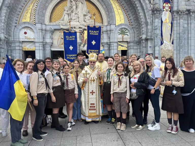 Пластуни Іспанії взяли участь у прощі в Люрді