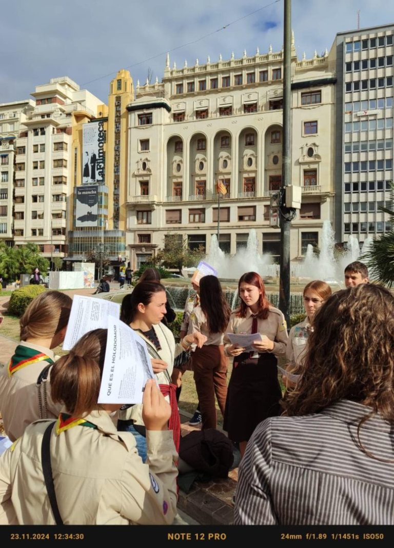 Пластуни Валенсії вшанували пам’ять жертв голодоморівПластуни Валенсії вшанували пам’ять жертв голодоморів