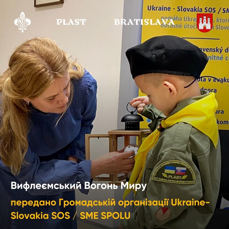 Пластуни Братислави передали Вифлеємський Вогонь Миру Україно-Словацькому дому