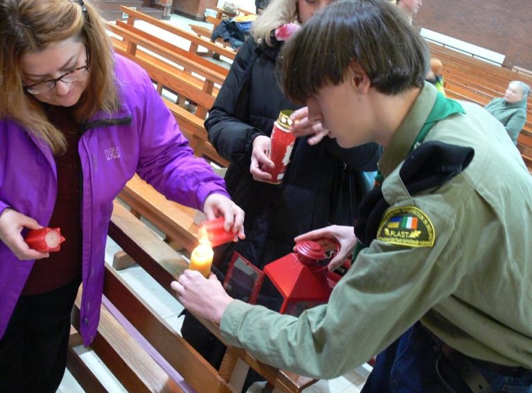 Пластуни передали Вифлеємський Вогонь Миру у різні куточки Ірландії