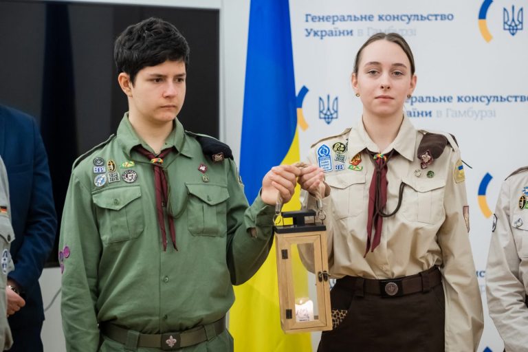 Вифлеємський вогонь миру в генконсульстві України і Гамбурзі