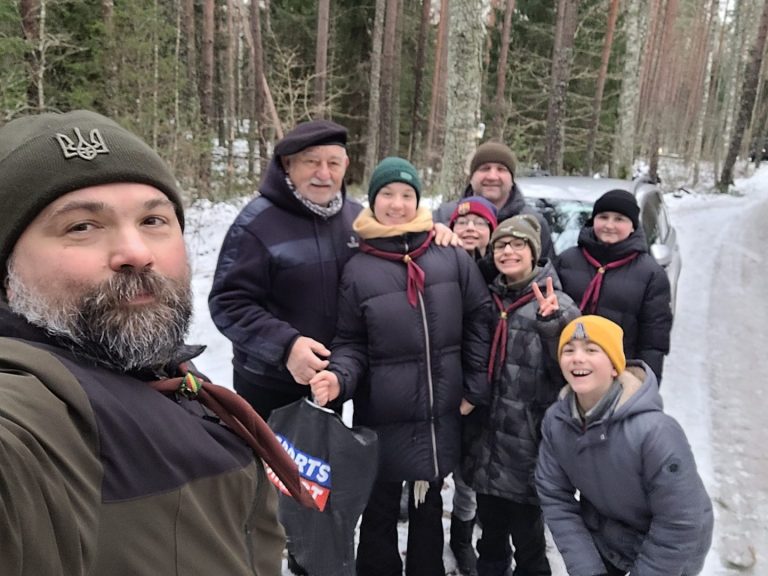 Пластуни Латвії взяли участь у триденному скаутському таборі “Білий вовк”