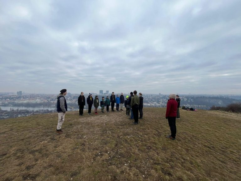 Пластове юнацтво куреня ім. І. Пулюя з Праги отримало курінні хустки