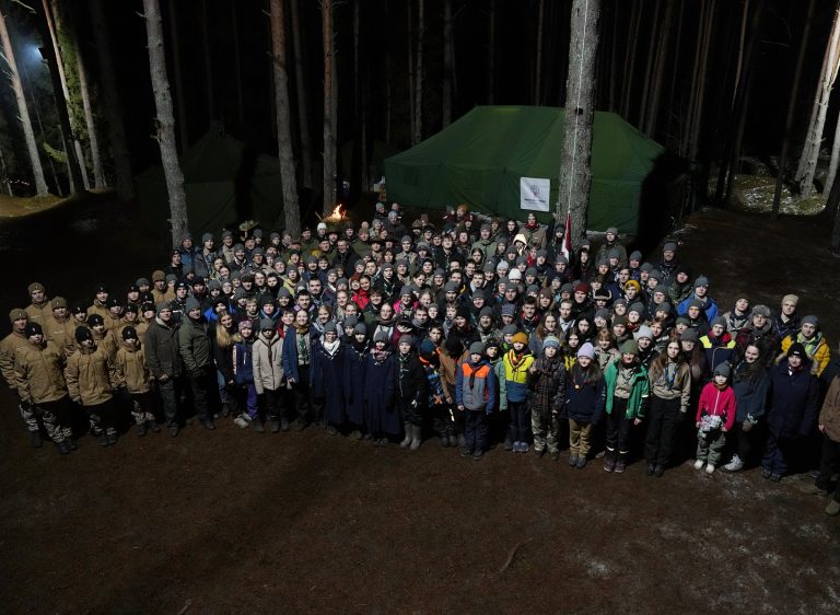 Пластуни Латвії взяли участь у триденному скаутському таборі “Білий вовк”