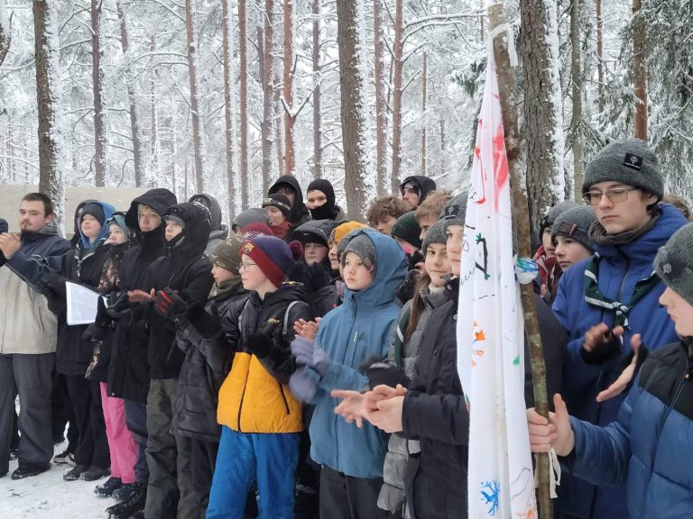 Пластуни Латвії взяли участь у триденному скаутському таборі “Білий вовк”