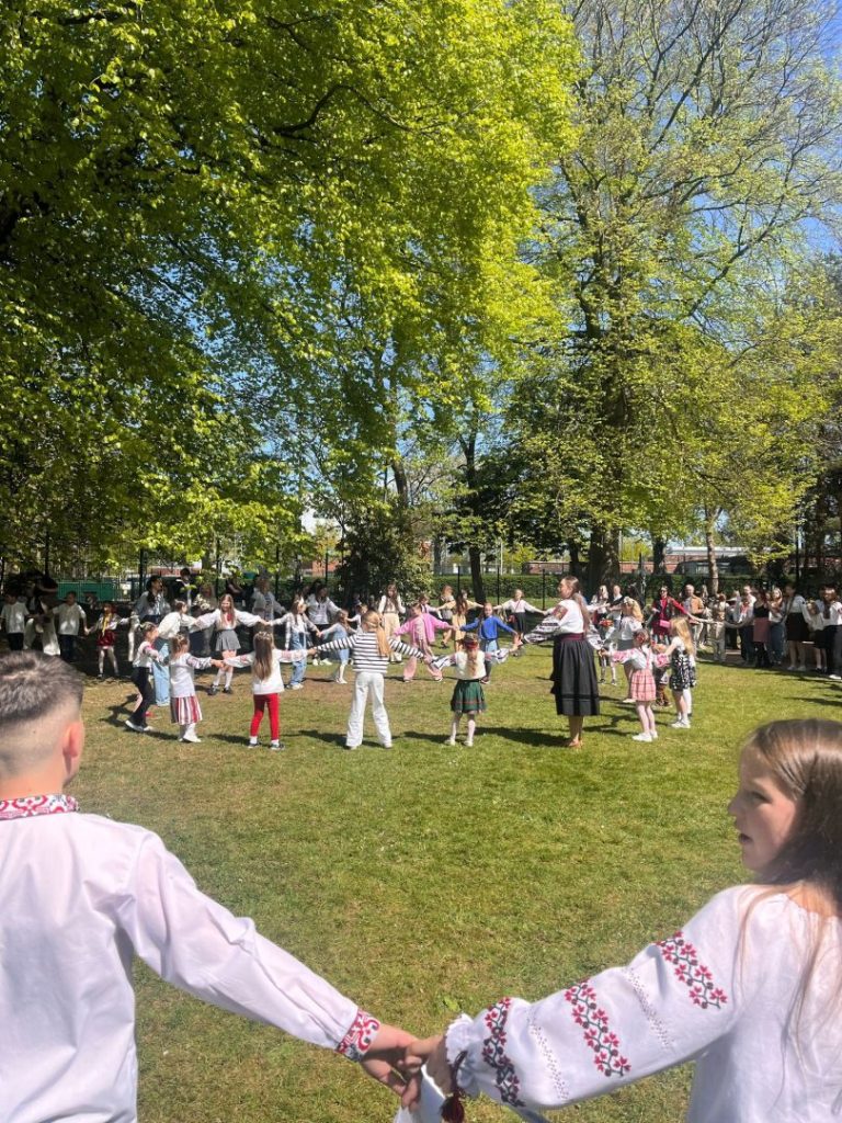 27 квітня 2025 року пластуни Манчестера провели великодні гаївки
