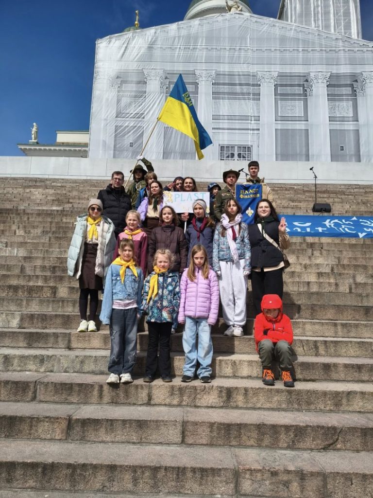 27 квітня 2025 пластуни  вперше взяли участь у великому параді скаутів Фінляндії