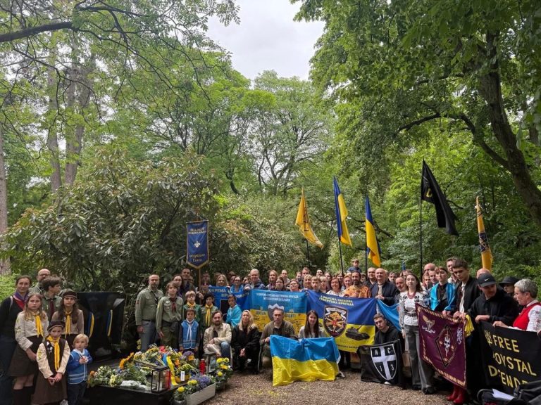 25 травня 2025 пластуни Нідерландів доєднались до вшанування пам’яті Євгена Коновальця