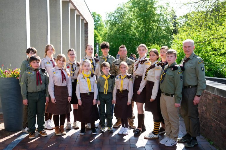 Пластуни вшанували пам’ять жертв Другої світової війни на найбільшому військовому кладовищі Європи