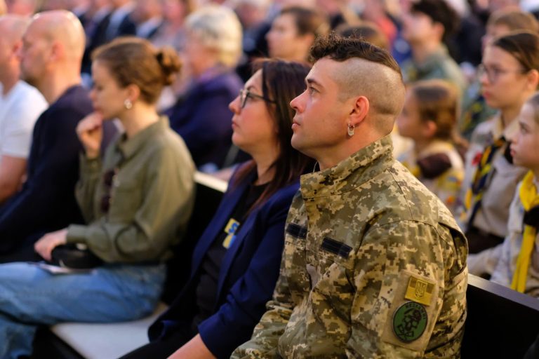 Пластуни вшанували пам’ять жертв Другої світової війни на найбільшому військовому кладовищі Європи