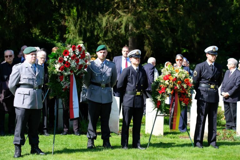 Пластуни вшанували пам’ять жертв Другої світової війни на найбільшому військовому кладовищі Європи