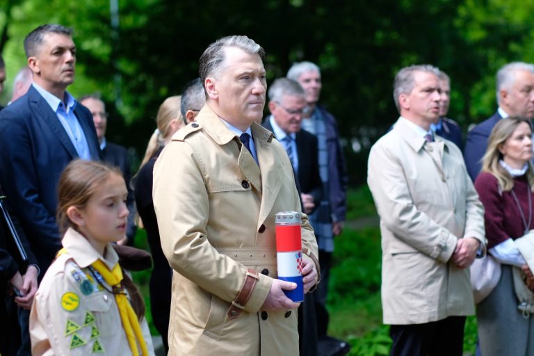 Пластуни вшанували пам’ять жертв Другої світової війни на найбільшому військовому кладовищі Європи