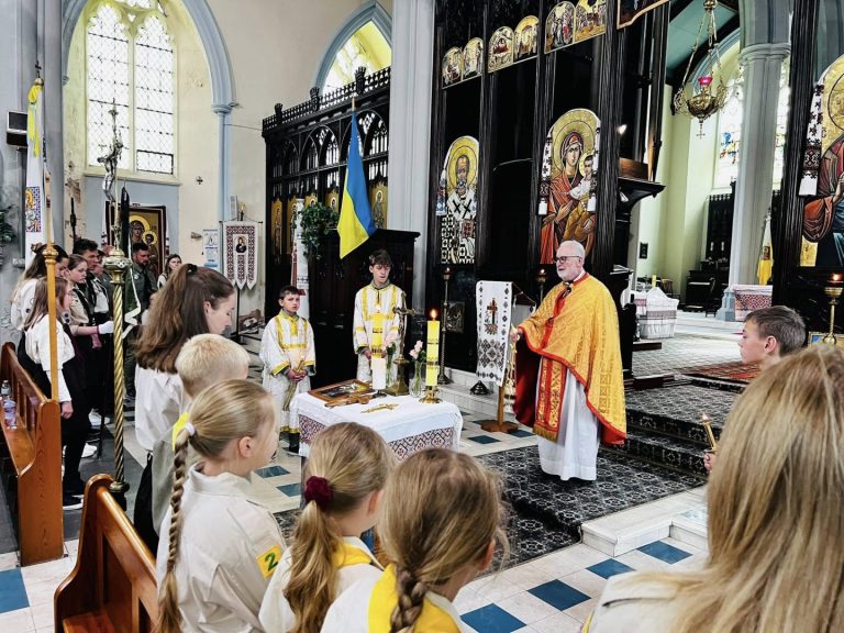 1 червня 2025 пластуни станиці Ноттінгем молились за пластунів, що віддали своє життя за Україну