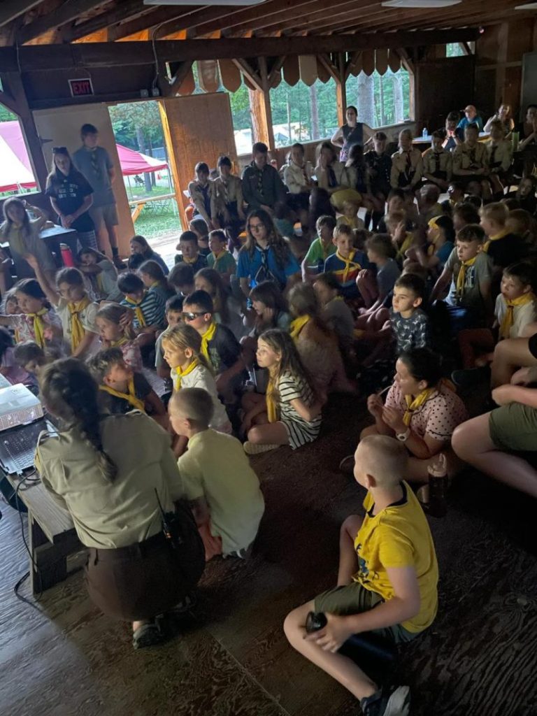 Пластуни на оселі “Новий Сокіл” поспілкувались з українськими полярниками