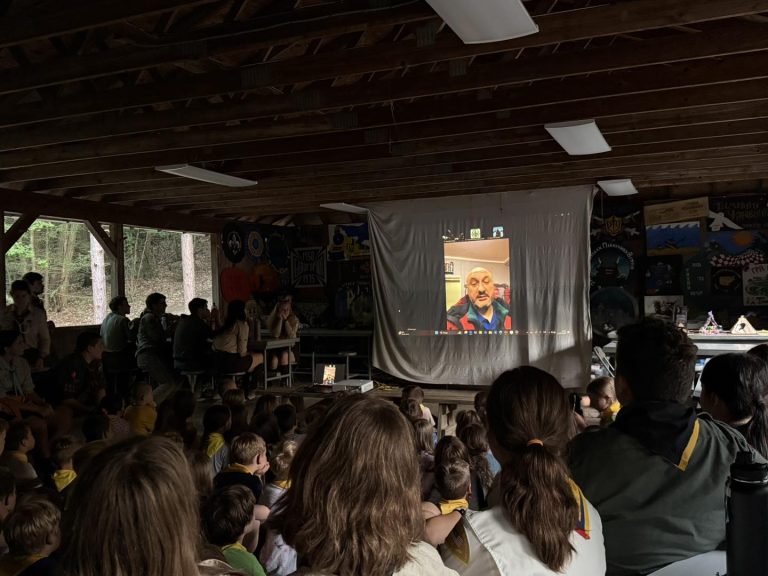 Пластуни на оселі “Новий Сокіл” поспілкувались з українськими полярниками