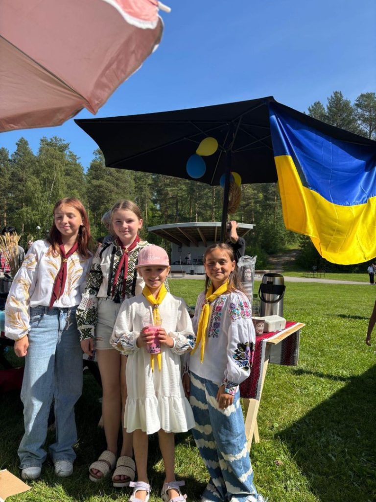 12-13 липня 2025 пластуни Швеції взяли участь у міському фестивалі їжі в Älvsbyn