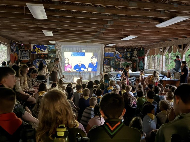 Пластуни на оселі “Новий Сокіл” поспілкувались з українськими полярниками