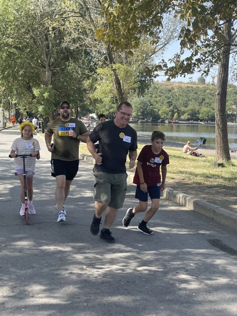 30 серпня 2025 року на озері Лісі у Тбілісі відбувся забіг «Шаную воїнів, біжу за героїв України»