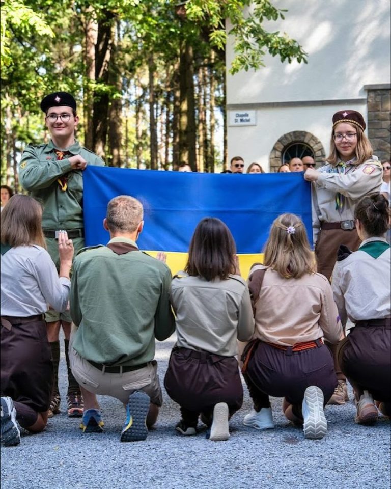 7 вересня 2025 року пластуни Бельгії урочисто відкрили новий пластовий рік