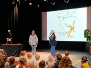 4 жовтня 2025 пластуни Осло долучилися до норвезько-українського читання казки «Навала комарів»