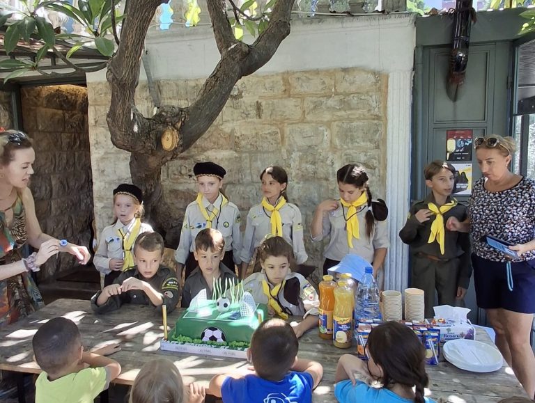 28 вересня 2025 осередки Кесерван і Триполі в Лівані відкрили Пластовий рік