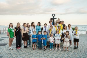 Пластуни Ларнаки долучилися до мирної арт-акції «Рушник єдності»