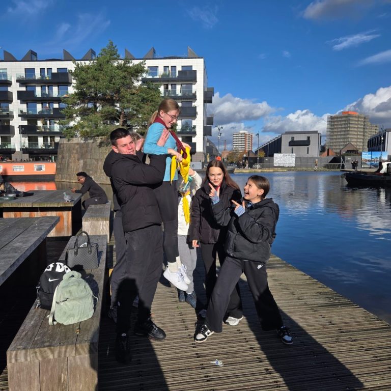 листопада 2025 року пластуни Манчестера провели акцію до Дня Листопадового Чину