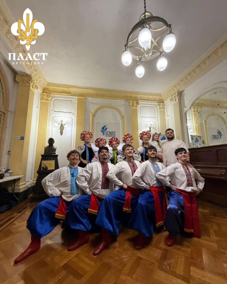 8 листопада 2025 року, пластуни Аргентини взяли участь у акції “Ніч музеїв”