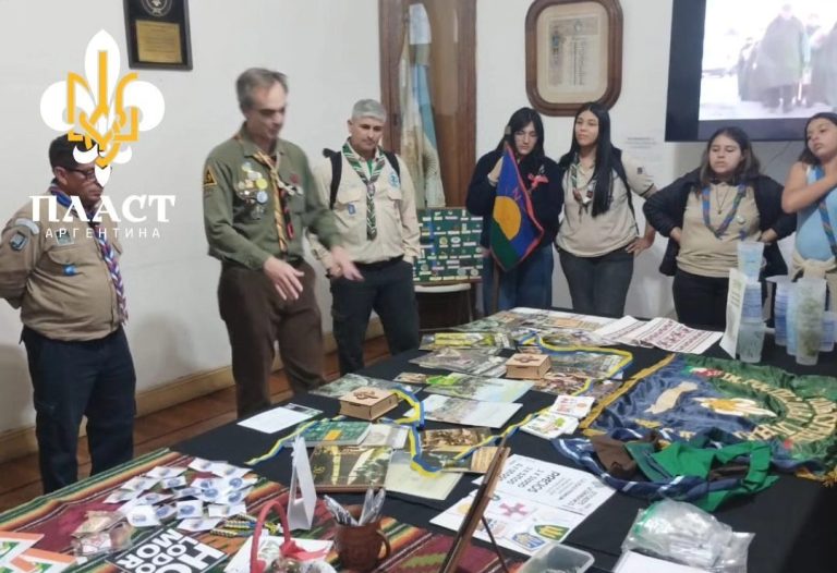 8 листопада 2025 року, пластуни Аргентини взяли участь у акції “Ніч музеїв”