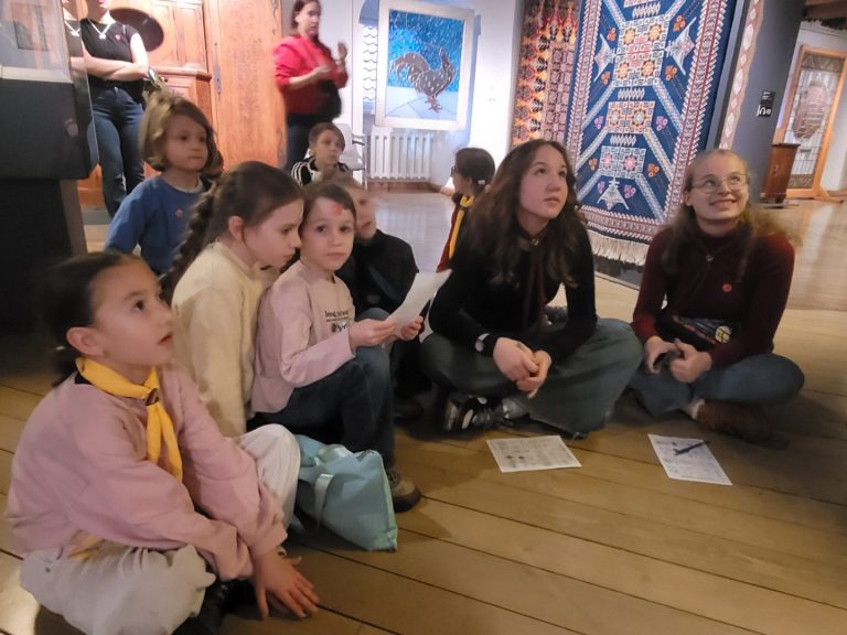 9 листопада 2025 пластуни Риги мали екскурсію до Музею декоративного мистецтва та дизайну