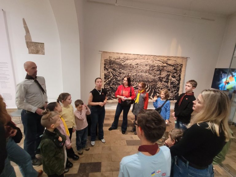 9 листопада 2025 пластуни Риги мали екскурсію до Музею декоративного мистецтва та дизайну