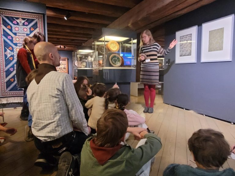 9 листопада 2025 пластуни Риги мали екскурсію до Музею декоративного мистецтва та дизайну