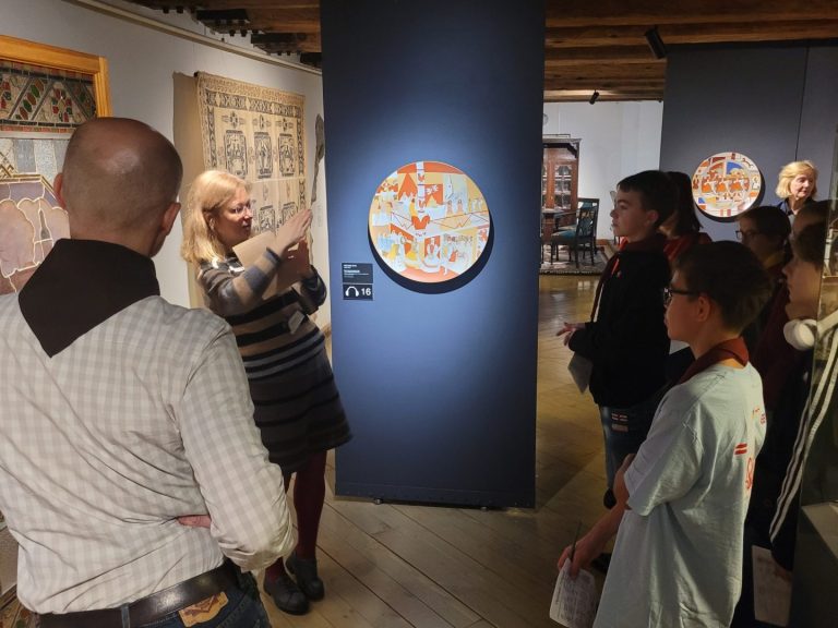 9 листопада 2025 пластуни Риги мали екскурсію до Музею декоративного мистецтва та дизайну