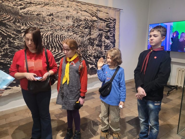 9 листопада 2025 пластуни Риги мали екскурсію до Музею декоративного мистецтва та дизайну