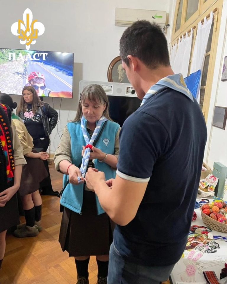 8 листопада 2025 року, пластуни Аргентини взяли участь у акції “Ніч музеїв”