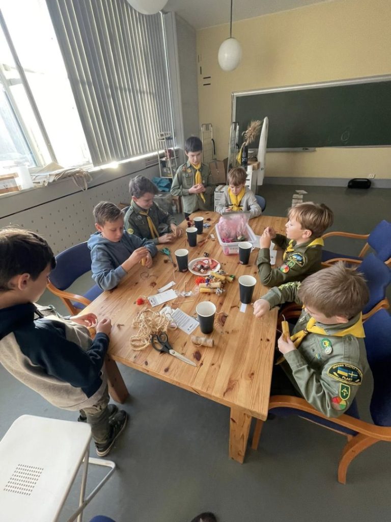 15 листопада 2025 року у Стокгольмі пластуни виготовляли свої свічки памʼяті