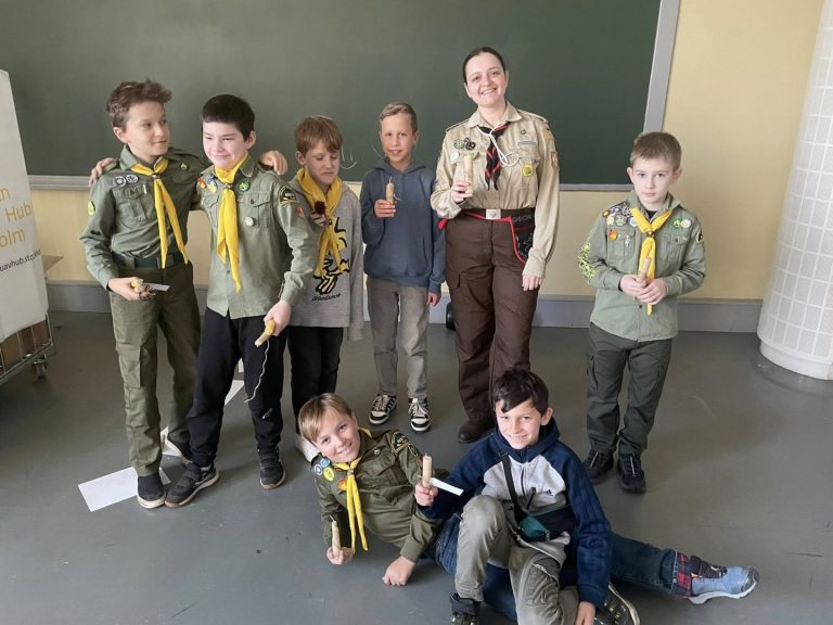 15 листопада 2025 року у Стокгольмі пластуни виготовляли свої свічки памʼяті