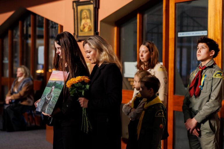 Пластуни спільно з українською церквою вшанували пам’ять жертв Голодоморів в Україні